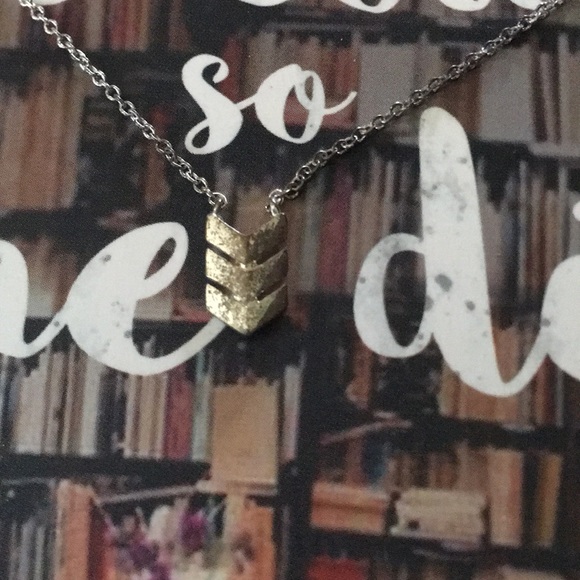 KITSCH Chevron/Arrow Necklace and Earring Set - Picture 2 of 5